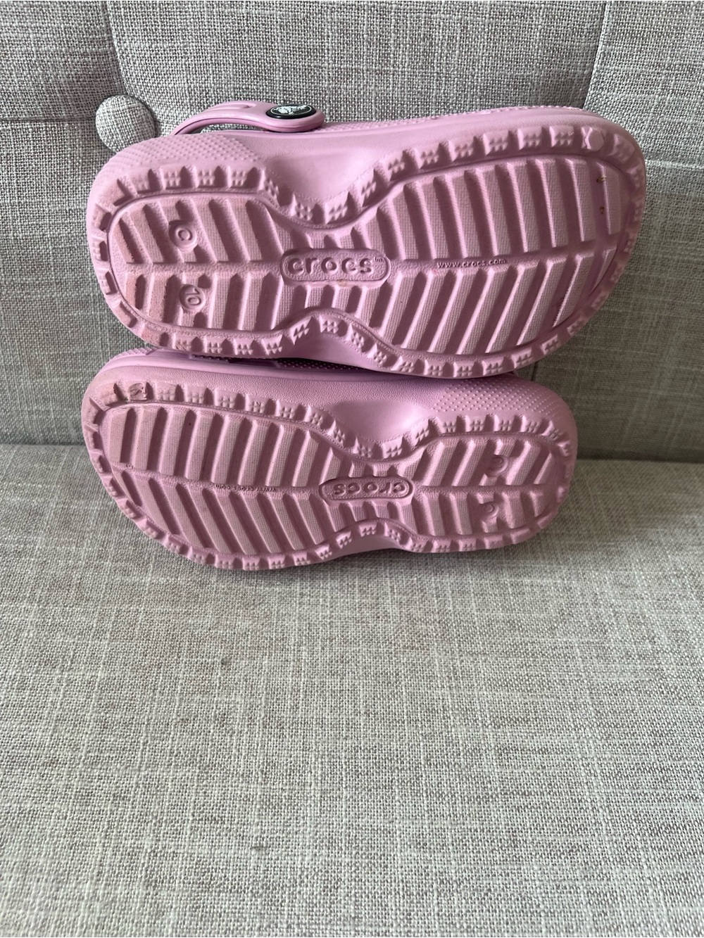 CROCS Dual Comfort Girls/Kids Pink Faux fur Lined mule Clogs w/strap, size 10 - Picture 7 of 8